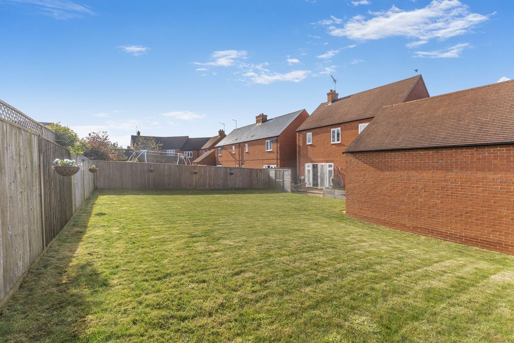 Henge Close Adderbury